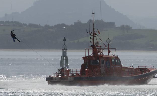 Los servicios de rescate de Cantabria exhiben músculo en Santander