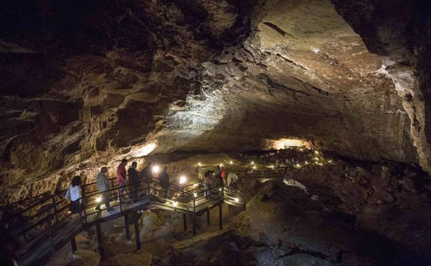 La cueva de El Pendo dobla el número de visitantes en los últimos cinco años