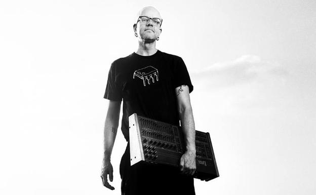 El artista Robert Henke estrena en exclusiva para Cantabria un show de música electrónica a oscuras