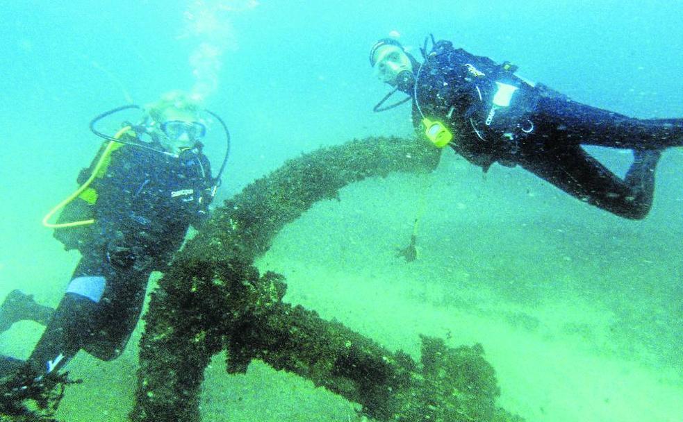 Un club que vela por el fondo de la bahía