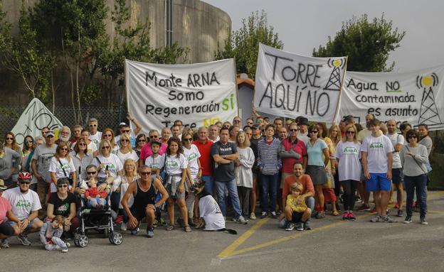 Ecologistas y vecinos unen fuerzas contra la antena de telefonía de Somo