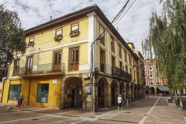 El edificio de Servicios Sociales de Torrelavega será desalojado por daños en la estructura