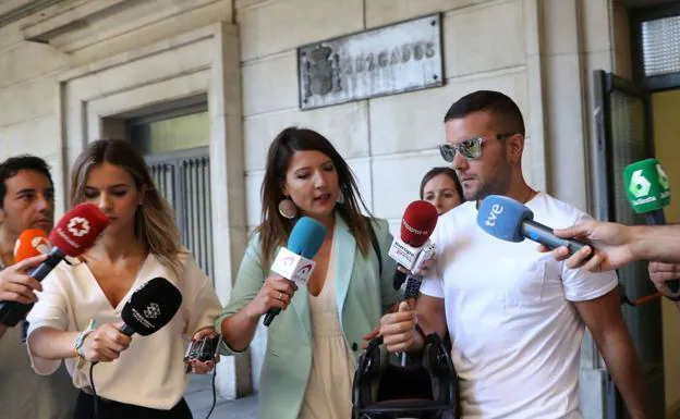 Los tres de 'La Manada' que robaron gafas, condenados a una multa de 810 euros