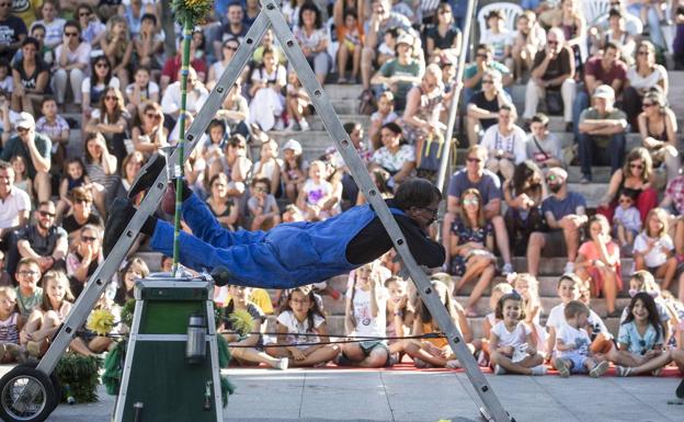 Cabezas gigantes, equilibrios y un circo abrirán la Muestra de Artes Fantásticas