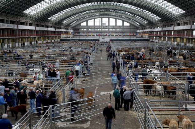 La protección del Mercado de Ganados enfrenta a Gobierno y Ayuntamiento de Torrelavega