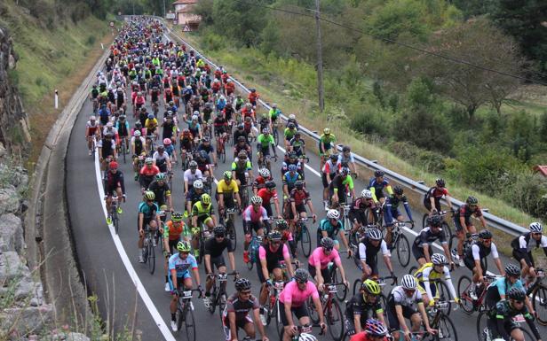 De marcha por la montañas de Liébana