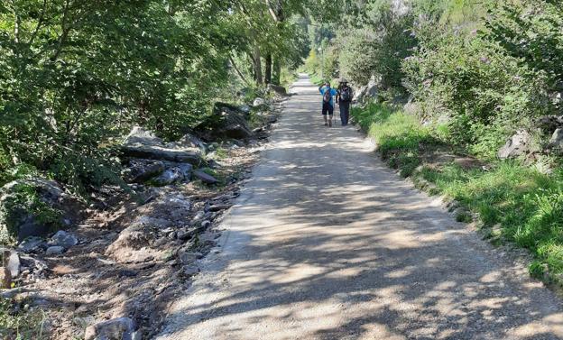 Los Corrales reabre el carril bici a la espera de su restauración final