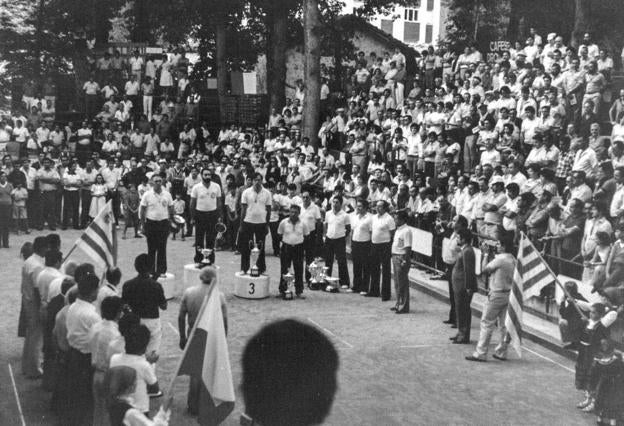 «A los bolos jugaban tanto los hombres como las mujeres»