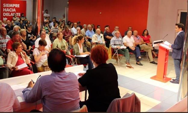 La marcha de Casares a Madrid reabre heridas en el PSOE de Santander