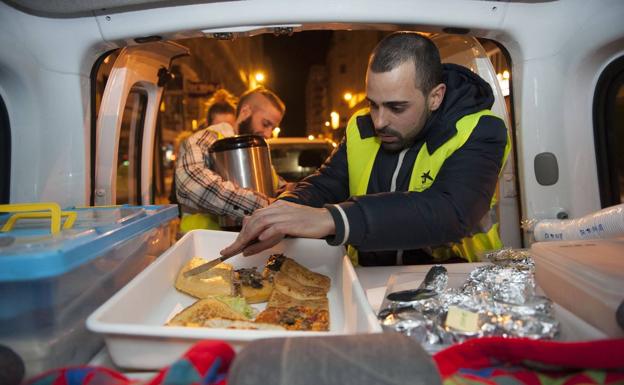 El programa 'Ola de frío' regresa a las calles de Santander para atender a las personas sin hogar