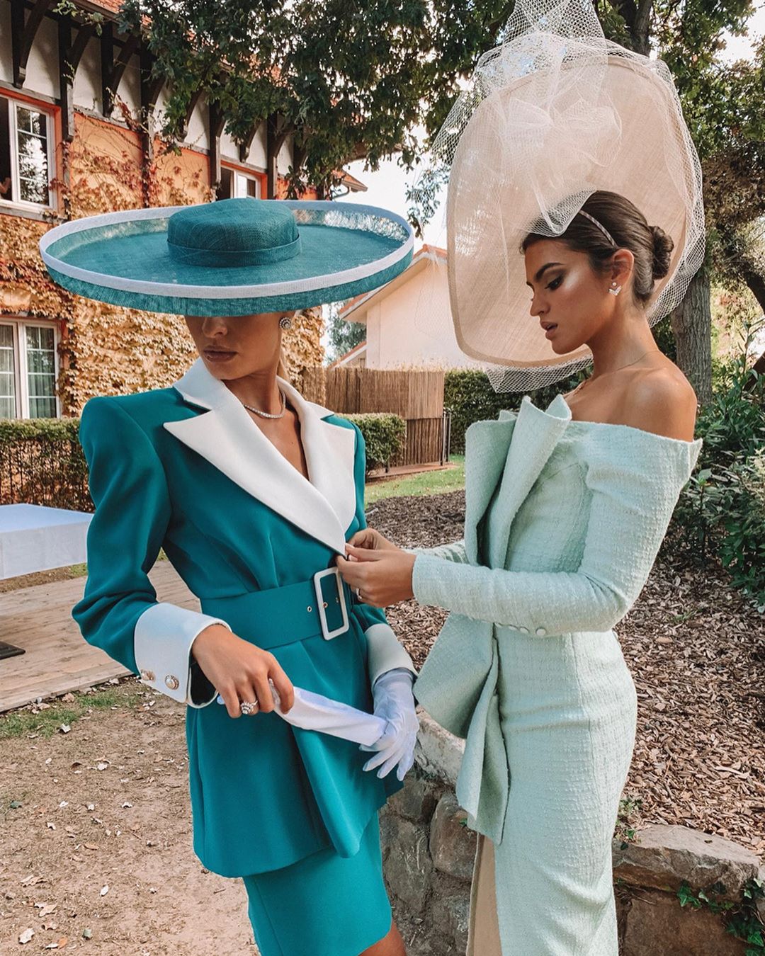 ¿Copia o inspiración? Las invitadas que se vistieron de Lady Di en la boda cántabra de Marta Pombo