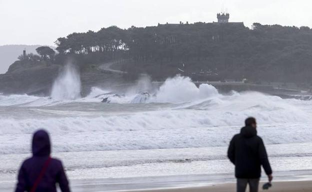 El huracán Lorenzo no llegará a Cantabria y se trasladará de Galicia al sur de Irlanda