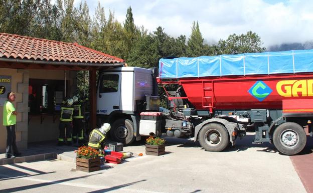 Un camión sin conductor choca contra la Oficina de Turismo de Tama