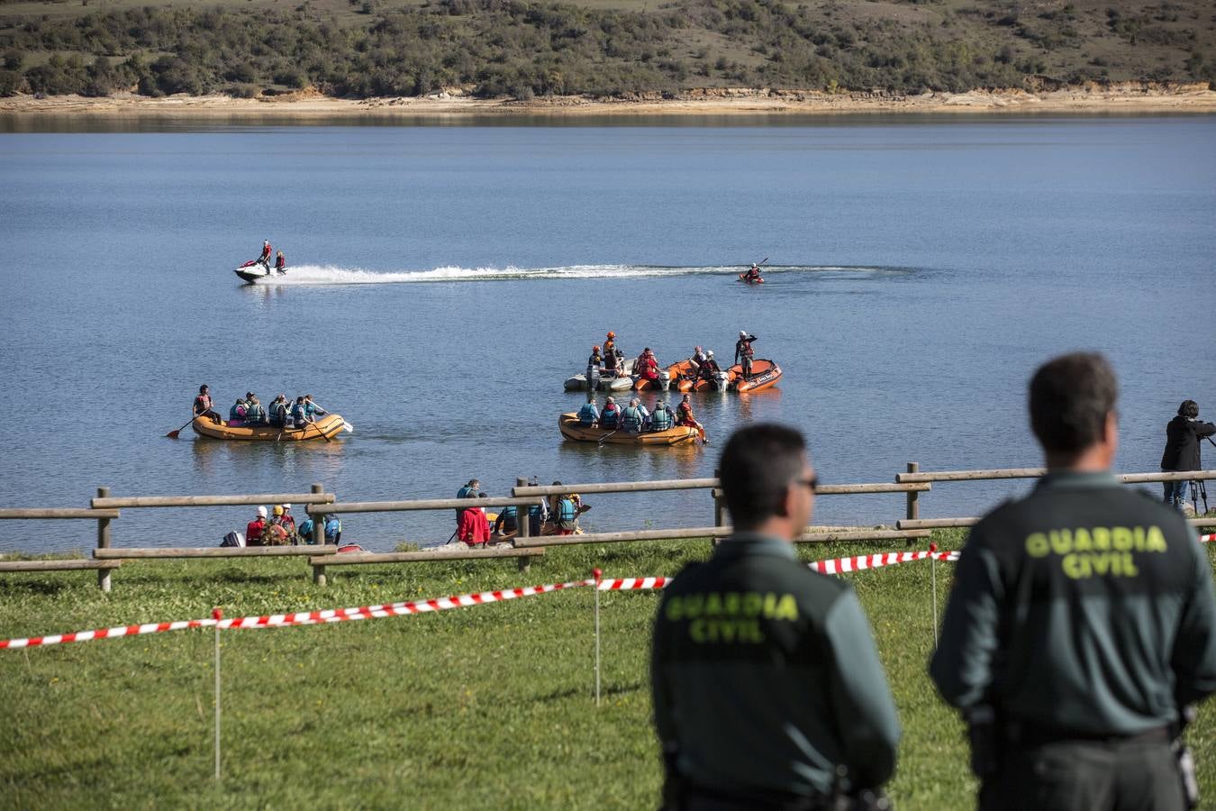 Simulacro de rescate de personas con discapacidad en el pantano del Ebro