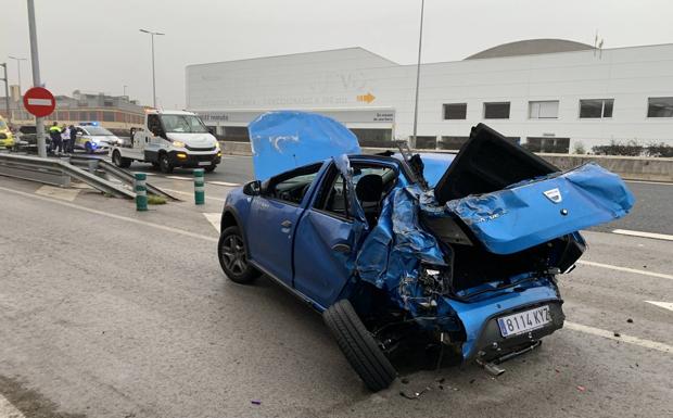 Aparatoso accidente en la Avenida Parayas