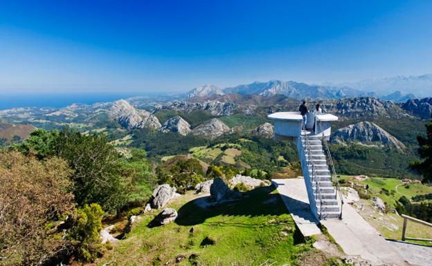 Ruta hasta el Pico Pienzu para disfrutar de una gran panorámica de los Picos de Europa y la costa