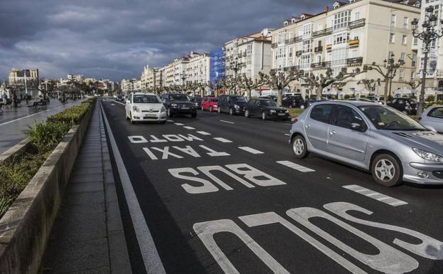 Los conductores del TUS aseguran que no sobra «ni un solo metro» de carril bus