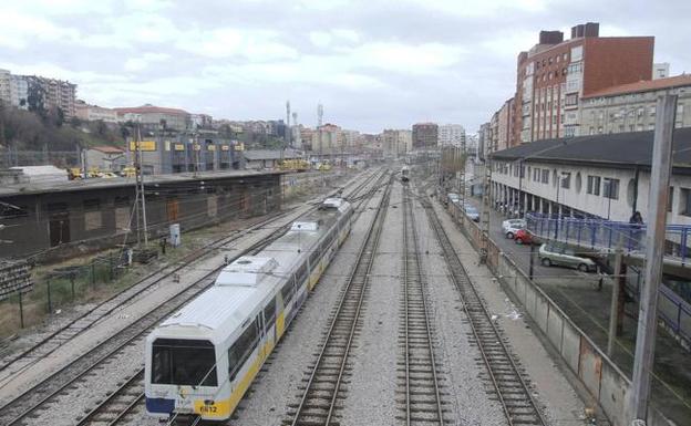 Adif despeja el camino para la obra del tramo Muriedas-Santander