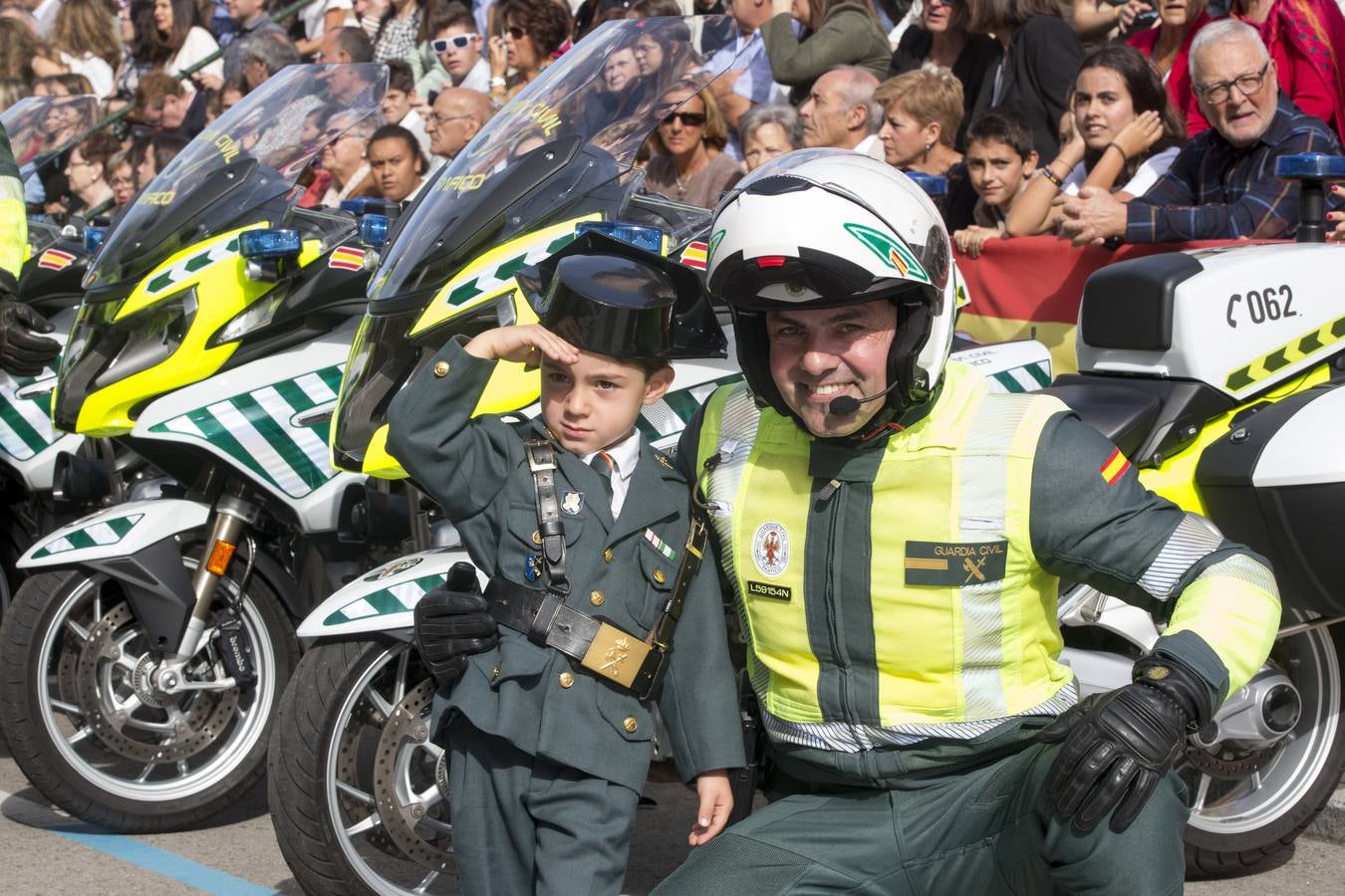 Imágenes del acto de celebración del Día de la Guardia Civil en el cuartel de Campogiro