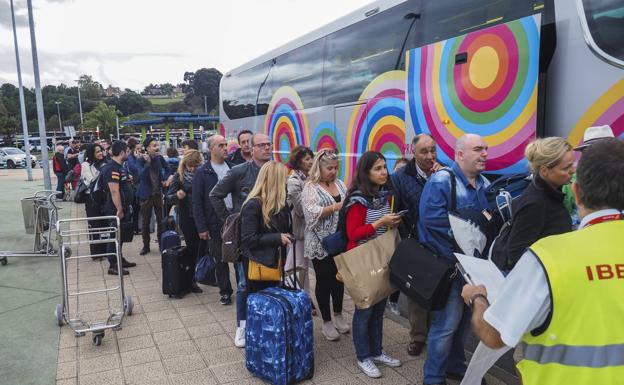 Suspendidos los vuelos de Santander con Barcelona por los incidentes en El Prat