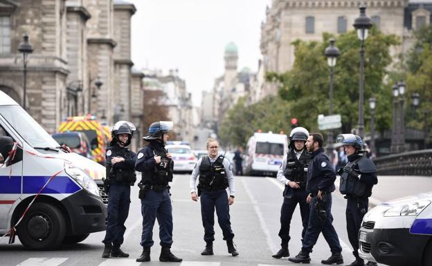 Cinco detenidos vinculados al asesino de la Prefectura de Policía en París