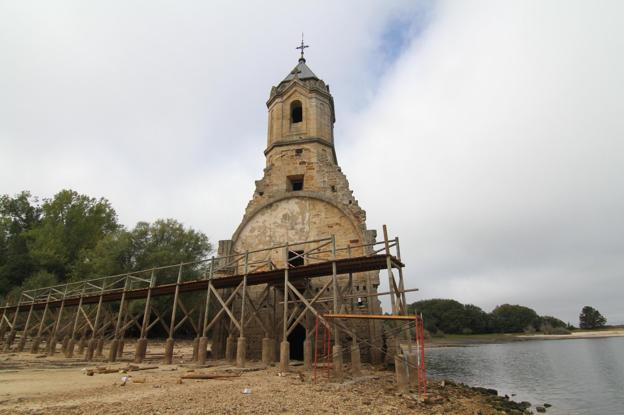 Comienza la rehabilitación del entorno y la pasarela de la torre de Villanueva