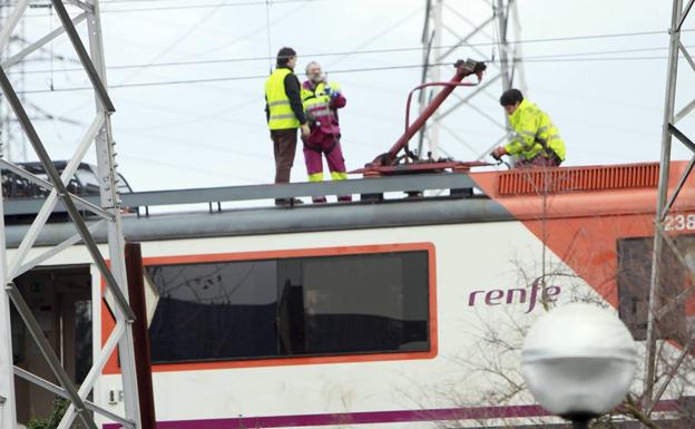 Dos averías en la red ferroviaria de Cantabria obliga a transbordar por carretera a decenas de viajeros
