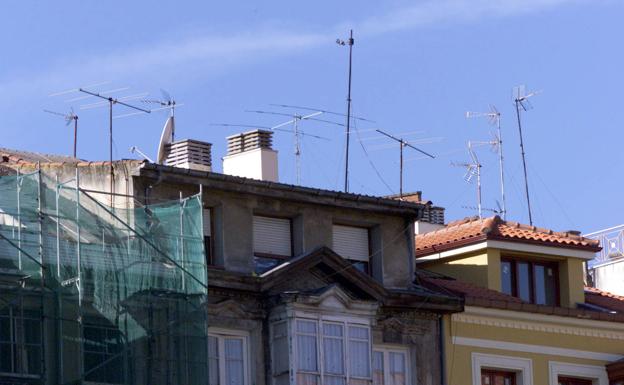 Más de la mitad de los cántabros deben adaptar sus antenas por el cambio de frecuencias de la TDT