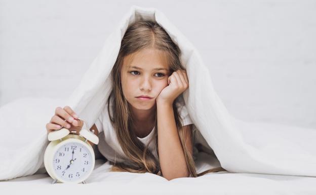 El fin de semana cambia la hora. Así afectará a los niños