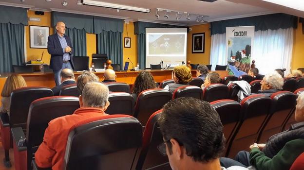 «El mundo rural está lejos de poder innovar por el exceso de regulación»