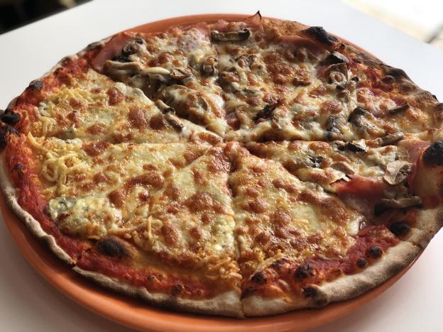 Pizzas y platos listos para tomar o llevar en El Alisal