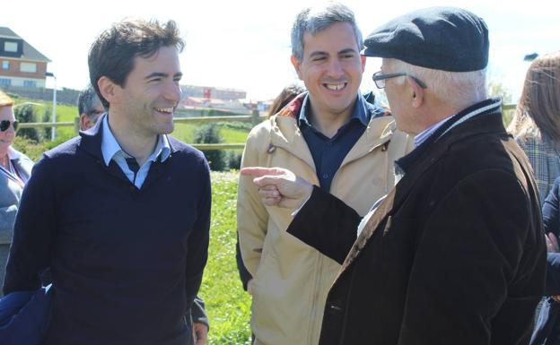 Casares se compromete a proteger en el Congreso el litoral de Santander