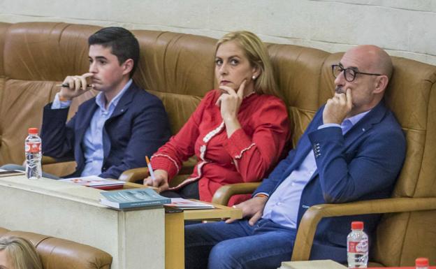 El Parlamento busca entre De la Serna y Ábalos al culpable en el retraso de las obras