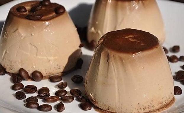 Haz en casa esta rica 'panna cotta' de café con leche condensada