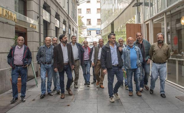 El transporte de viajeros amenaza con endurecer la huelga por la falta de acuerdo con la patronal