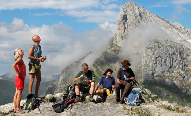 Buscamos las cuentas cántabras de montaña que revolucionan las redes sociales