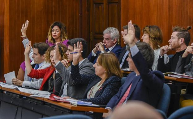 Vox respalda a PP y Cs para ir a juicio contra el Gobierno regional por el convenio de Caja Cantabria