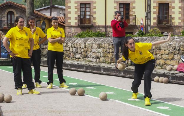 Las mujeres se afianzan en el corro