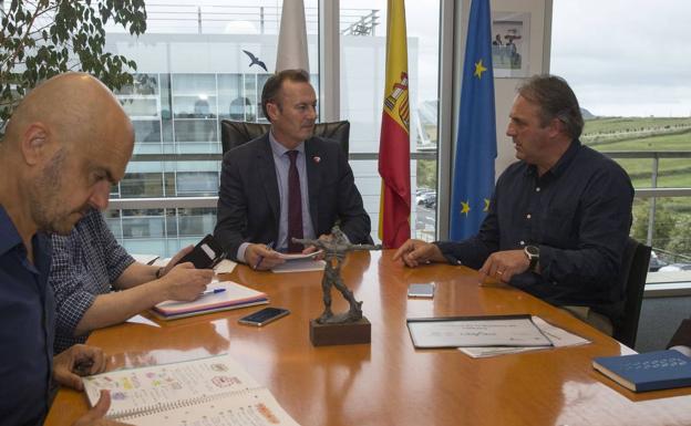 Gobierno y Ayuntamiento de Vega de Liébana estudian la viabilidad de un camino natural entre Cantabria y Palencia