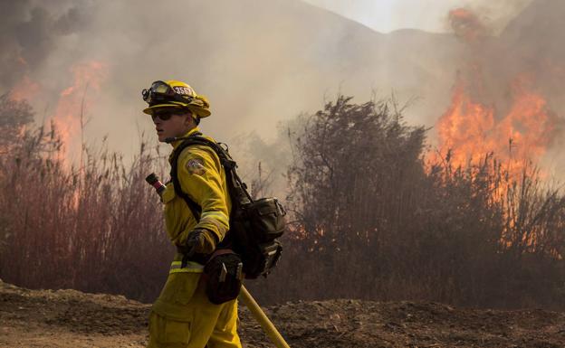 Los incendios que asolan California desde hace dos semanas, contenidos al 70%