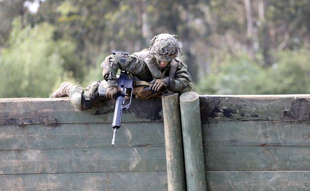 Defensa suspende la prueba de evaluación física para la tropa tras la muerte de un soldado