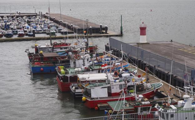 Lonjas vacías por culpa de una flota amarrada hasta el lunes