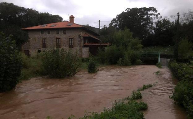 Casas inundadas en Villaescusa y récord de lluvia en Soba