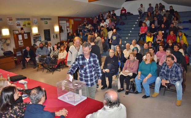 Óscar del Val revalida su presidencia en la Asociación Guerras Cántabras