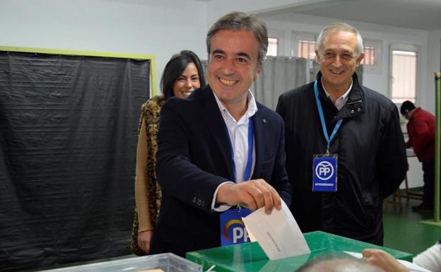 Movellán llama a votar y cree que el PP «hará hoy historia» en España