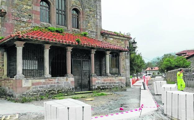 Los vecinos de Sopeña vuelven a protestar por las obras del entorno de la iglesia