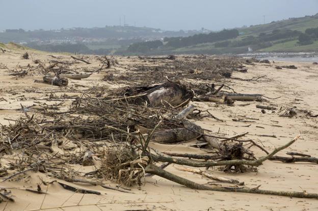 El temporal se ceba con las playas de Cantabria