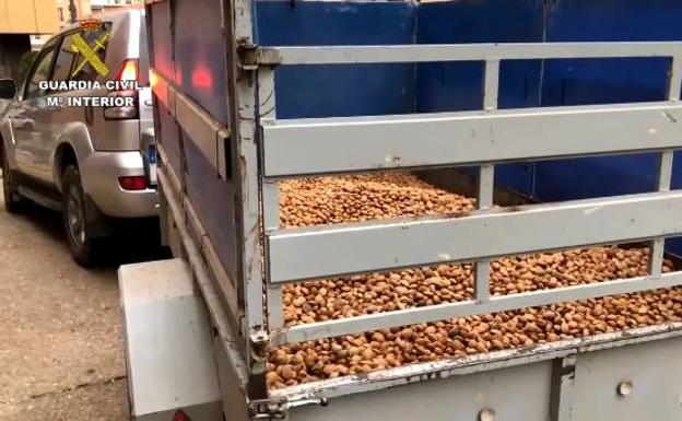 Detenido por robar más de 12 toneladas de almendras para su venta en Cantabria y otras provincias