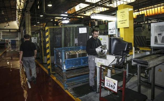 La planta de Los Corrales fabrica piezas para el nuevo Nissan Juke