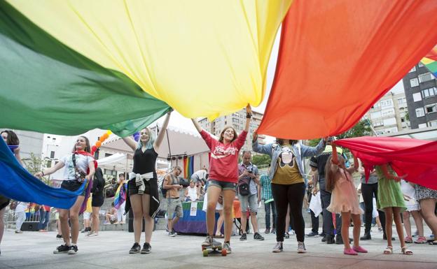 El Gobierno remite al Parlamento por segunda vez la Ley LGTBI y espera que esté aprobada en junio